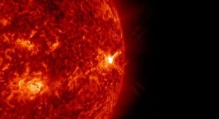 Neue Sonnenflecken Region am Ostrand verursacht M-Klasse Flare 6 C-Klasse Flare