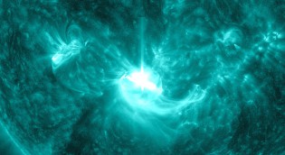 Sonnenfleck 2242: M-Klasse Sonneneruption