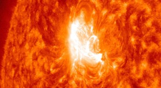 M-KLASSE FLARE [M3,04] {AR2371}